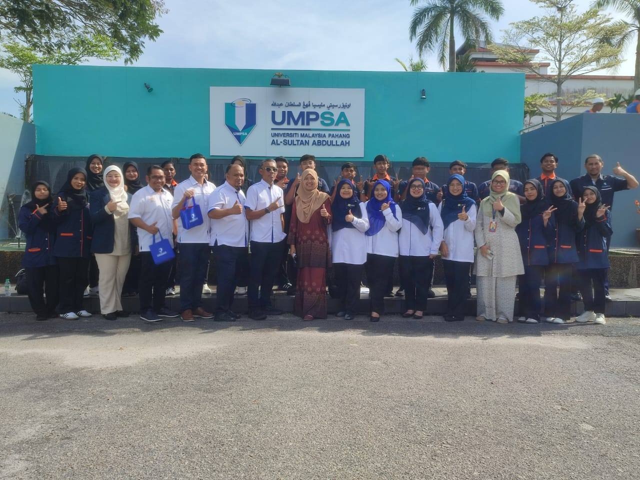 Lawatan Penanda Aras Kolej Vokasional Nibong Tebal, Pulau Pinang ke Fakulti Teknologi Kejuruteraan Awam, UMPSA bertempat d Bilik Mesyuarat Senat, Canseleri, UMPSA Kampus Gambang dan Makmal FTKA pada 11 Julai 2025